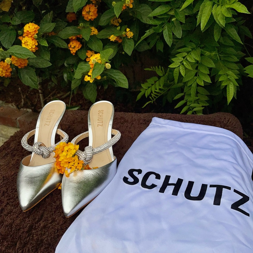 SCHUTZ stunning silver dress shoes Size 7